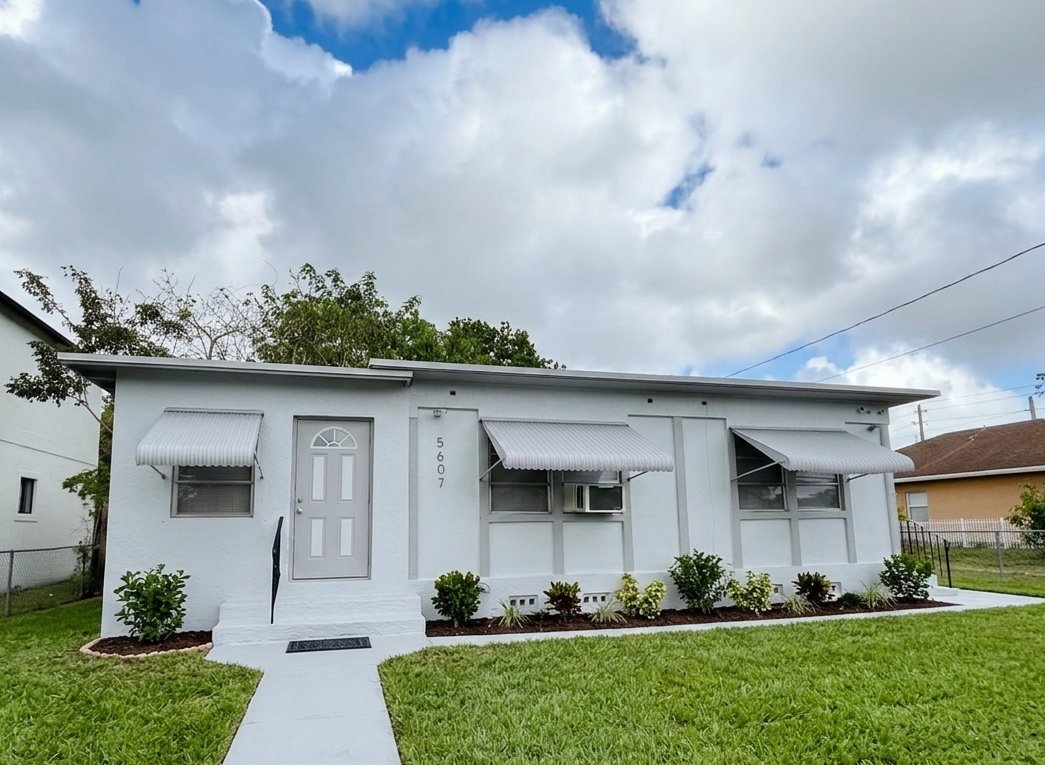 Hollywood House: 5607 Polk St