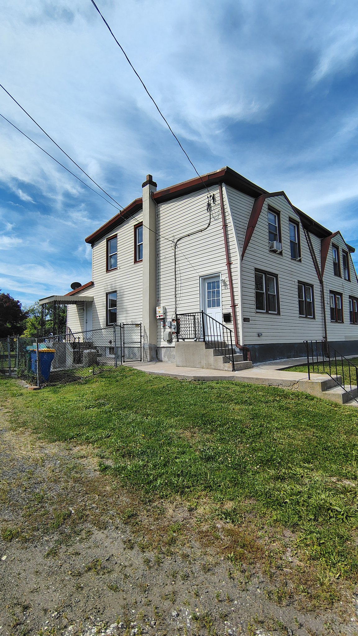Croydon House: 1000 Main Ave