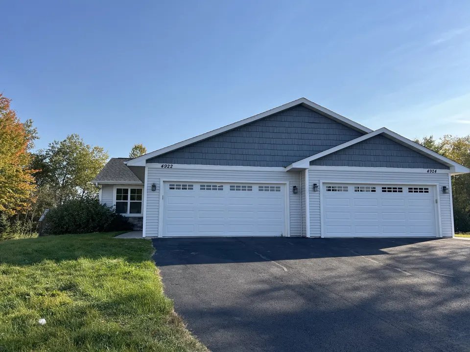 Schofield Multiplex: 4922 Annabelle Ct