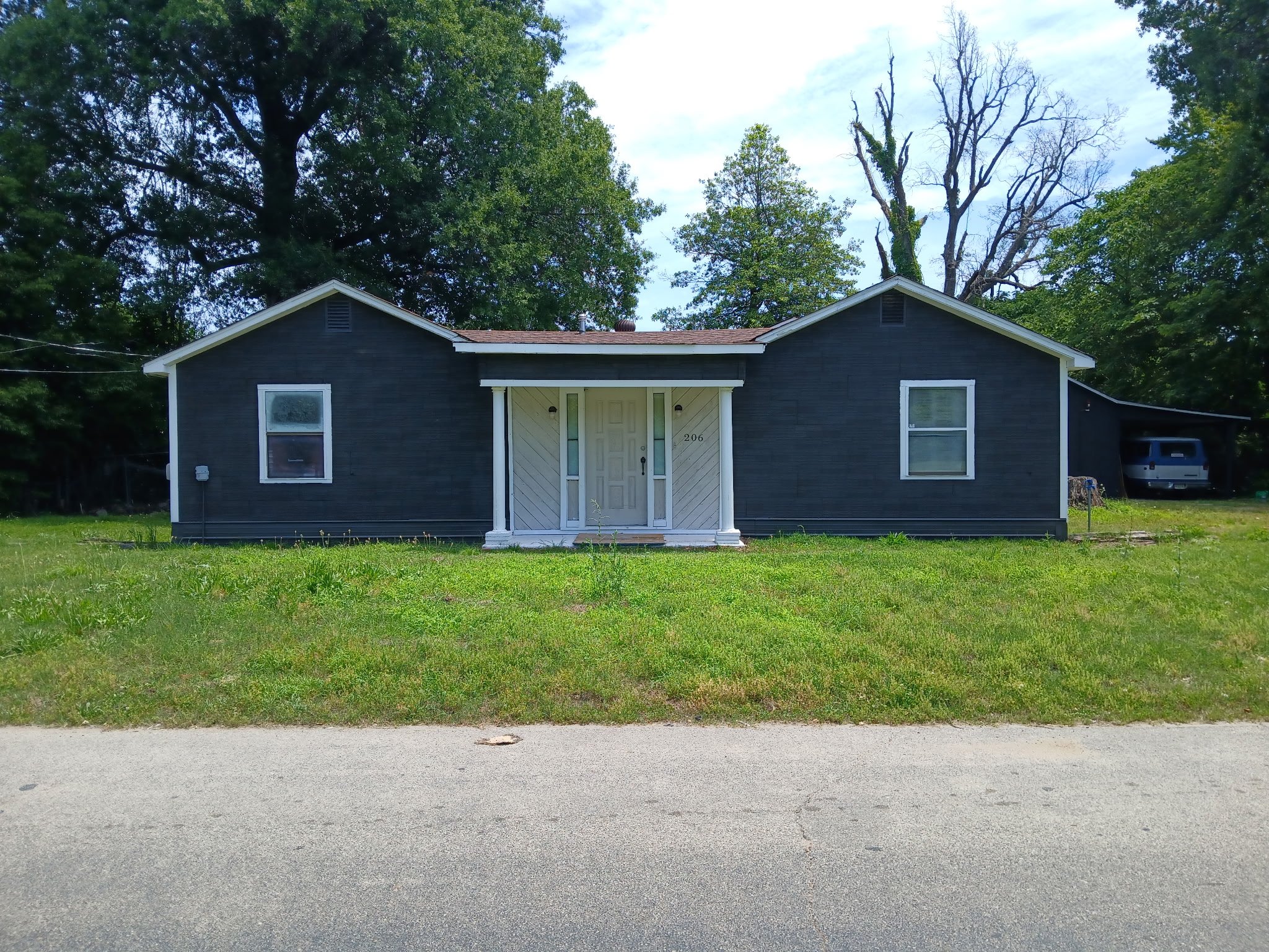 Kennett House: 206 Chance St