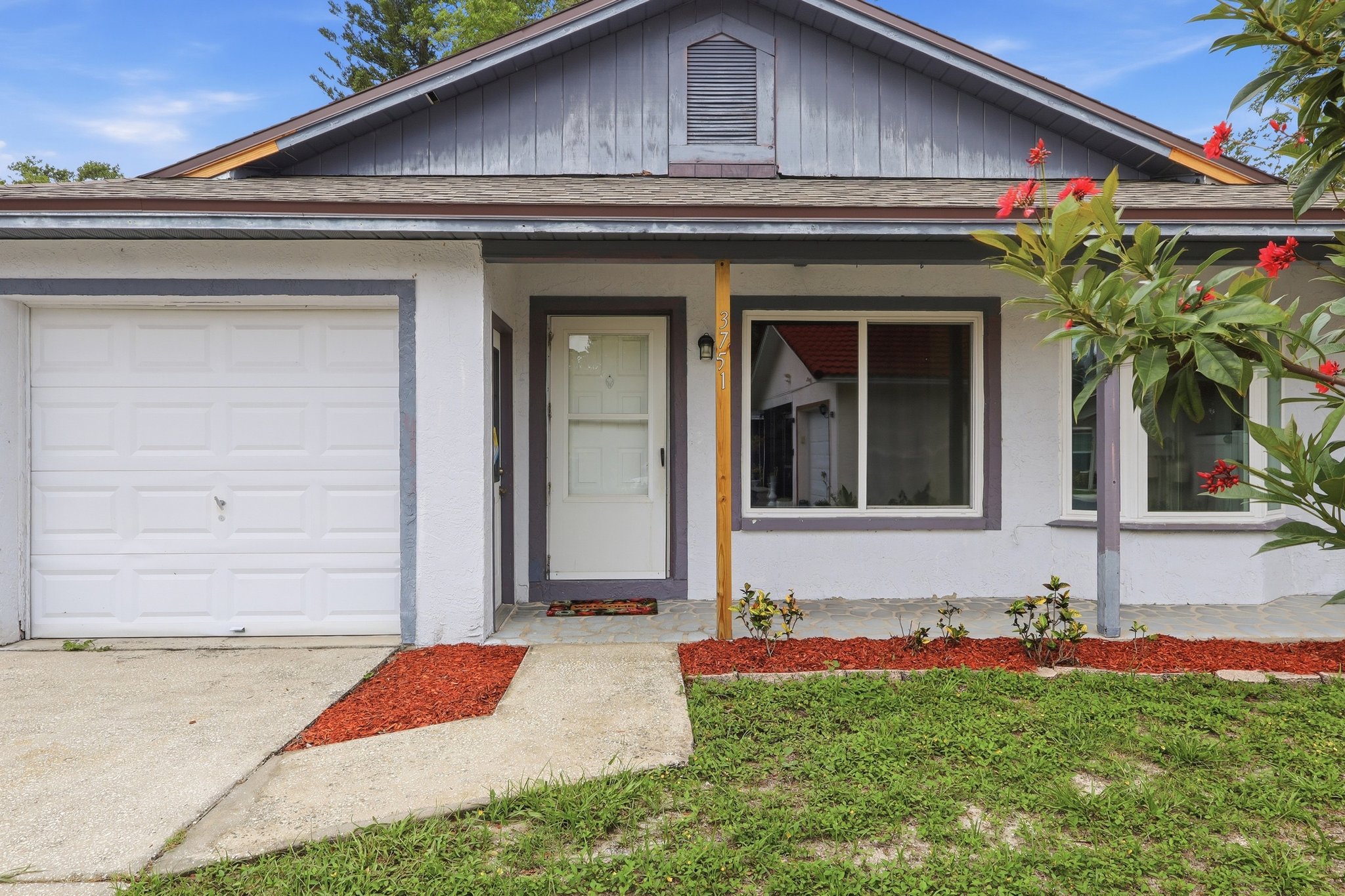 Palm Harbor House: 3751 Mackenzie