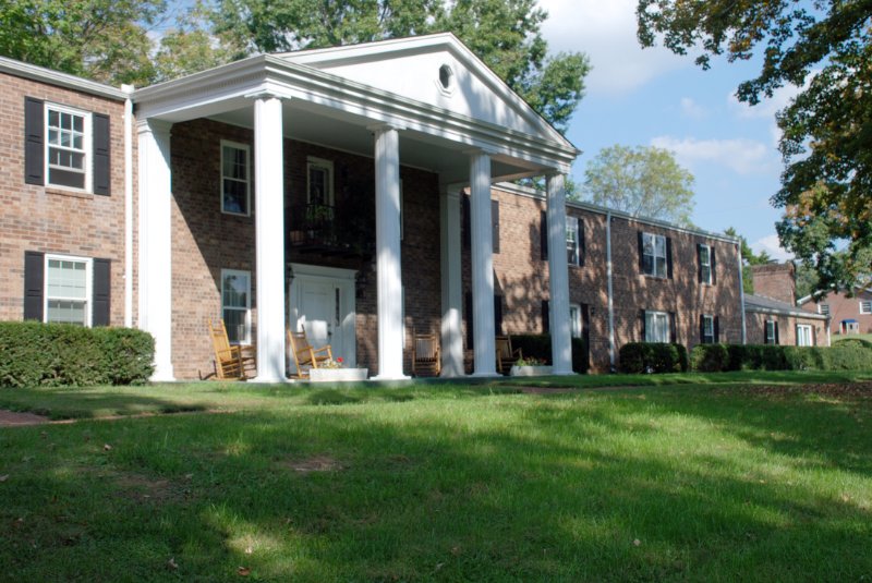 Johnson City House: 611 East Montcastle drive