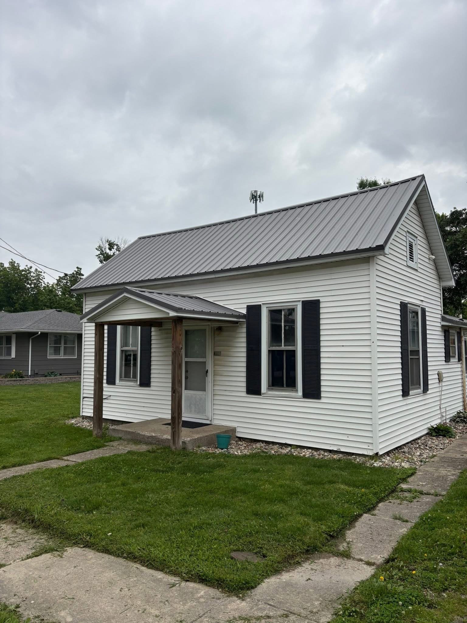 Farina House: 308 W Washington St