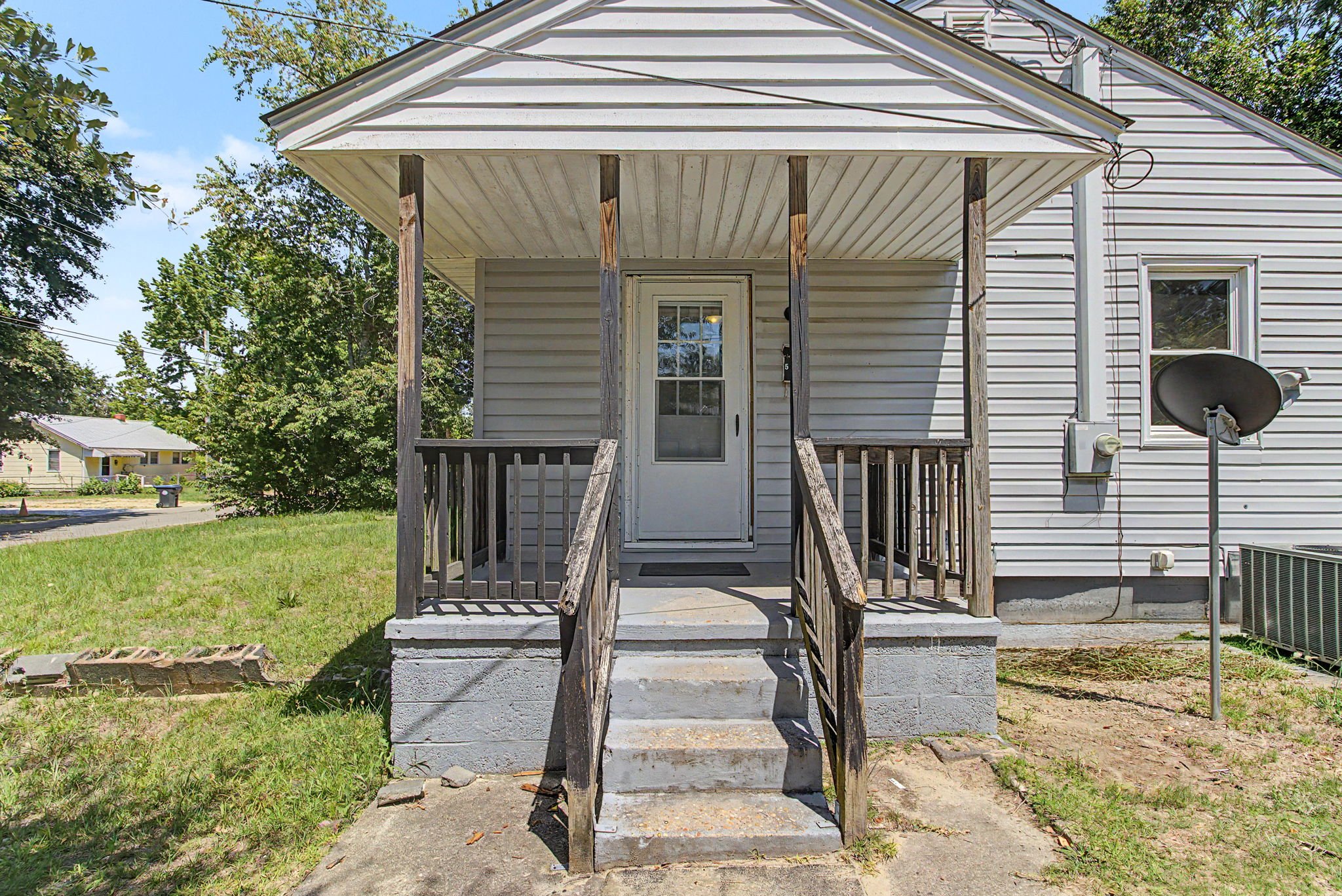 Raeford House: 512 E 6th Ave