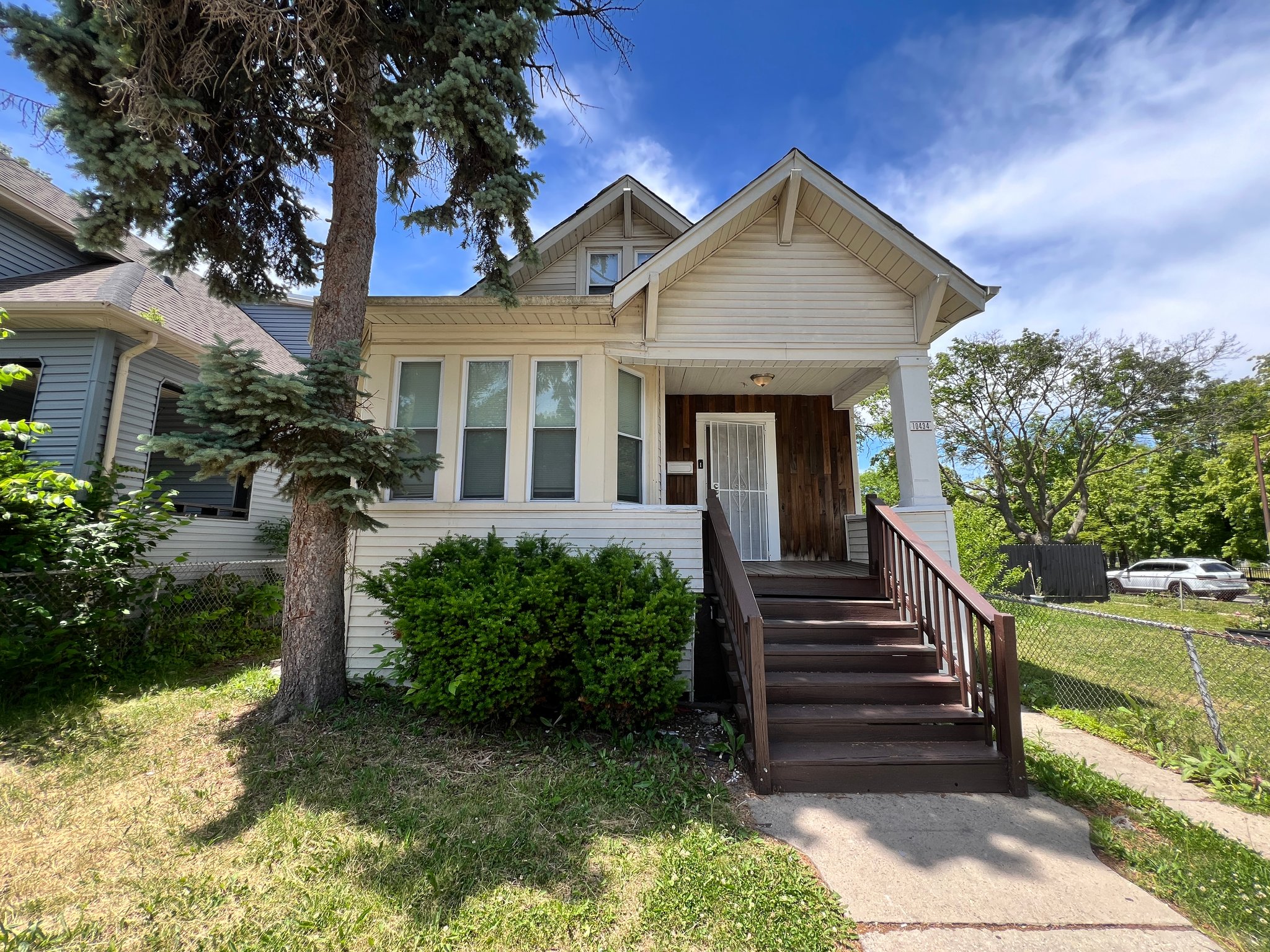 Chicago House: 10434 S State St