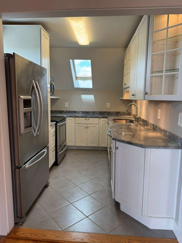 Fall River Apartment: 90 Suffolk St