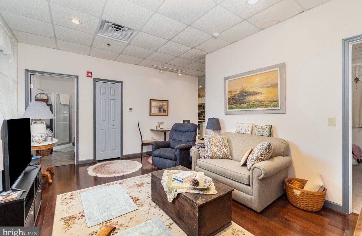Minersville Apartment: 18 E Sunbury St