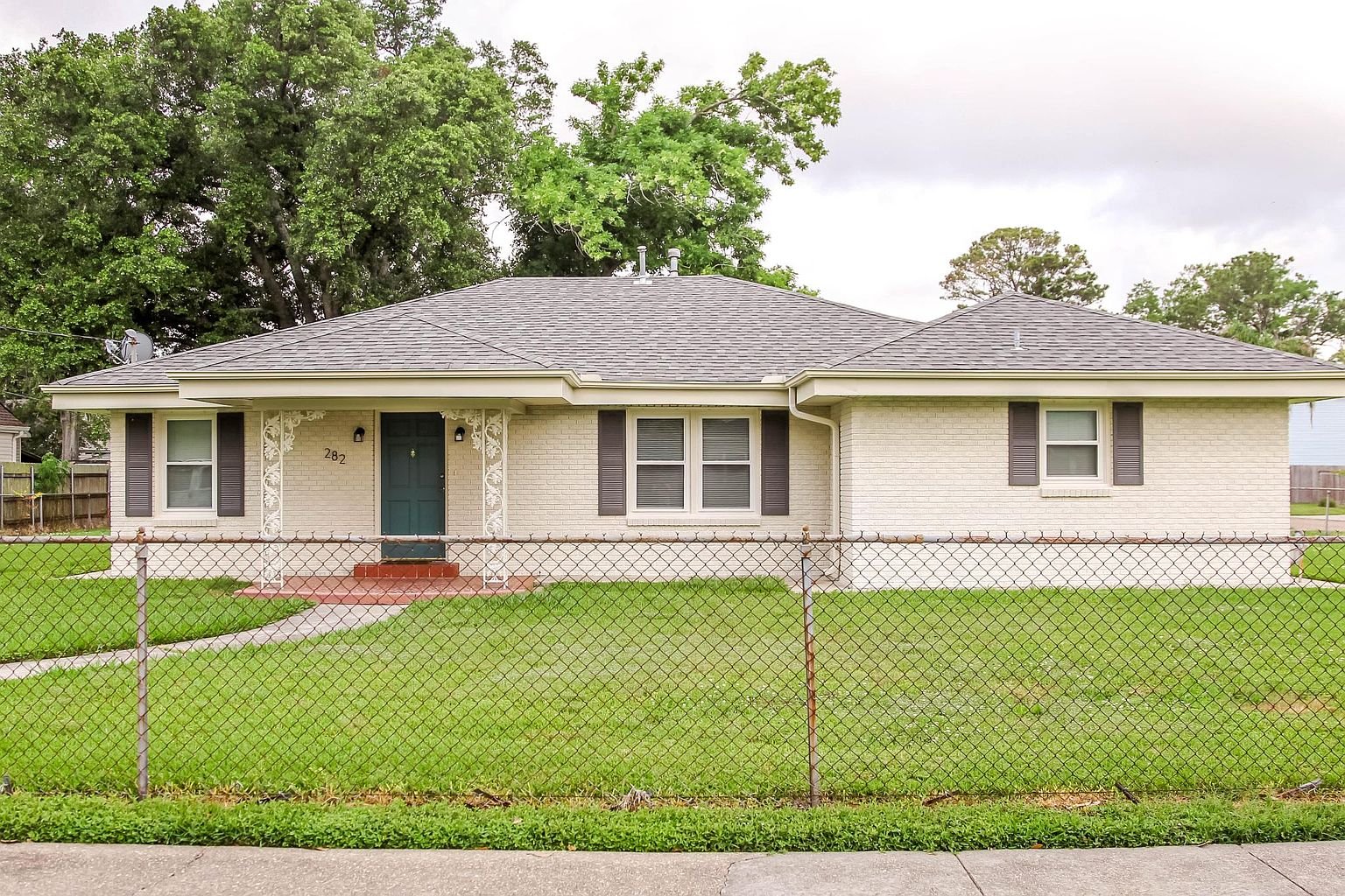 Portland House: 1825 SW Wellington Ave