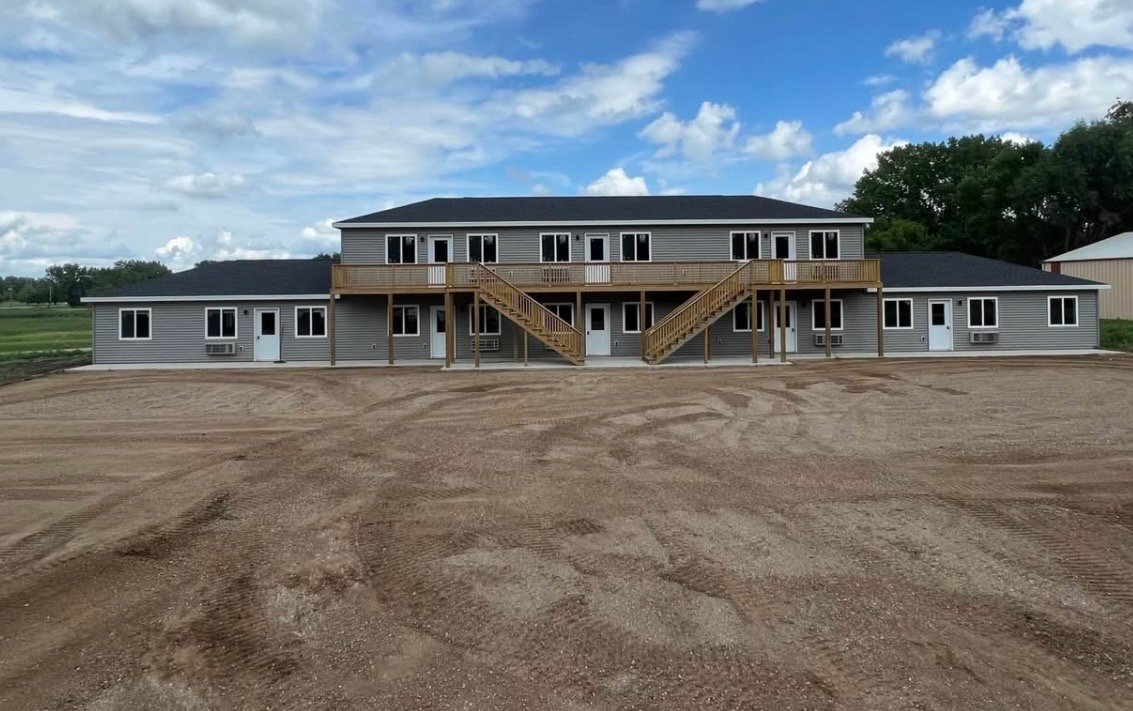 Willow Lake Apartment: 402 Jackson Ave