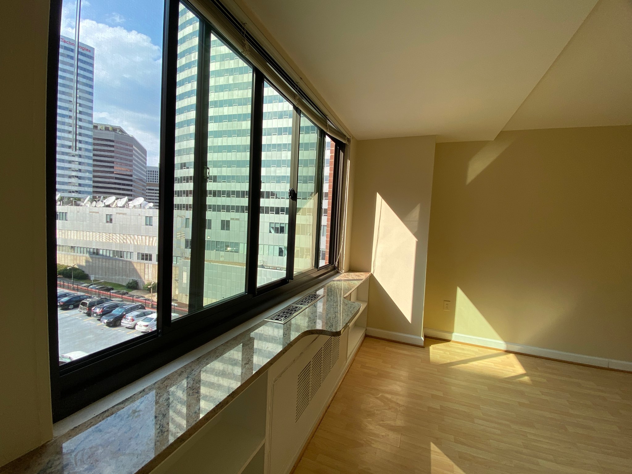 Arlington Apartment: 1021 Arlington Blvd