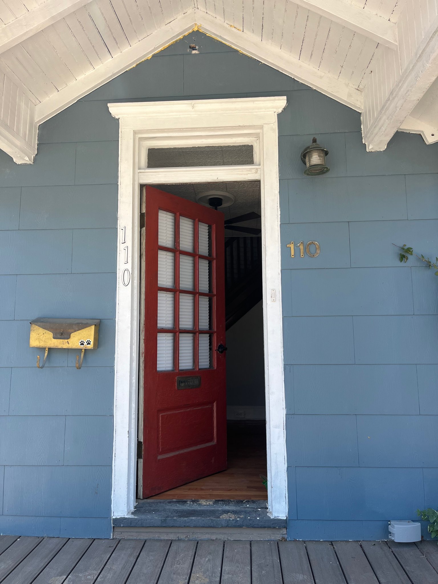 Mount Joy House: 110 N Barbara St