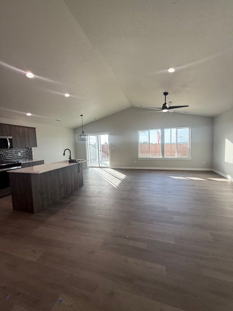 Meridian House: 2215 S Border Way