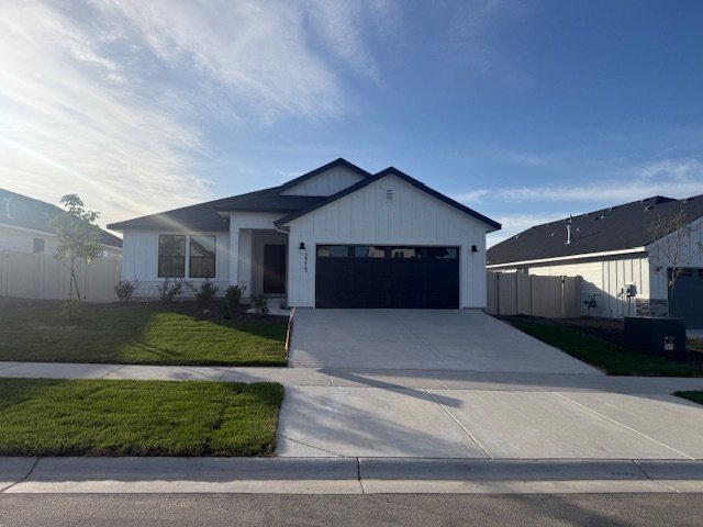 Meridian House: 2215 S Border Way