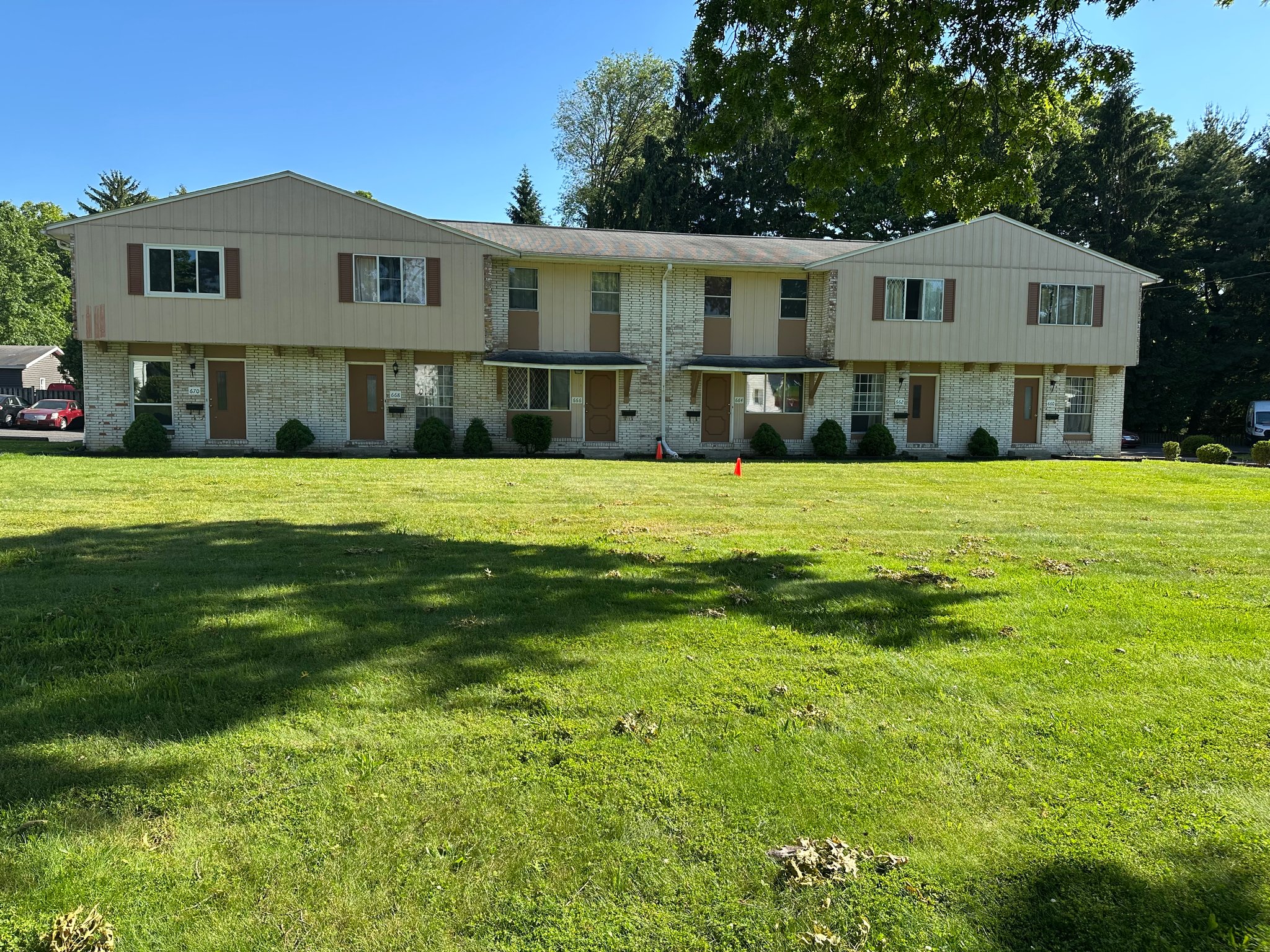 CUYAHOGA FALLs Townhome: 670 Loomis Avenu