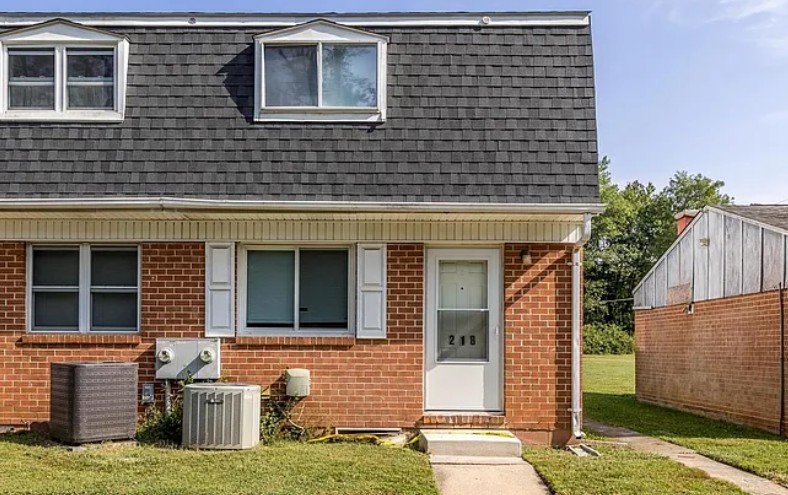 Forest Hill Townhome: 218 Aster Ln