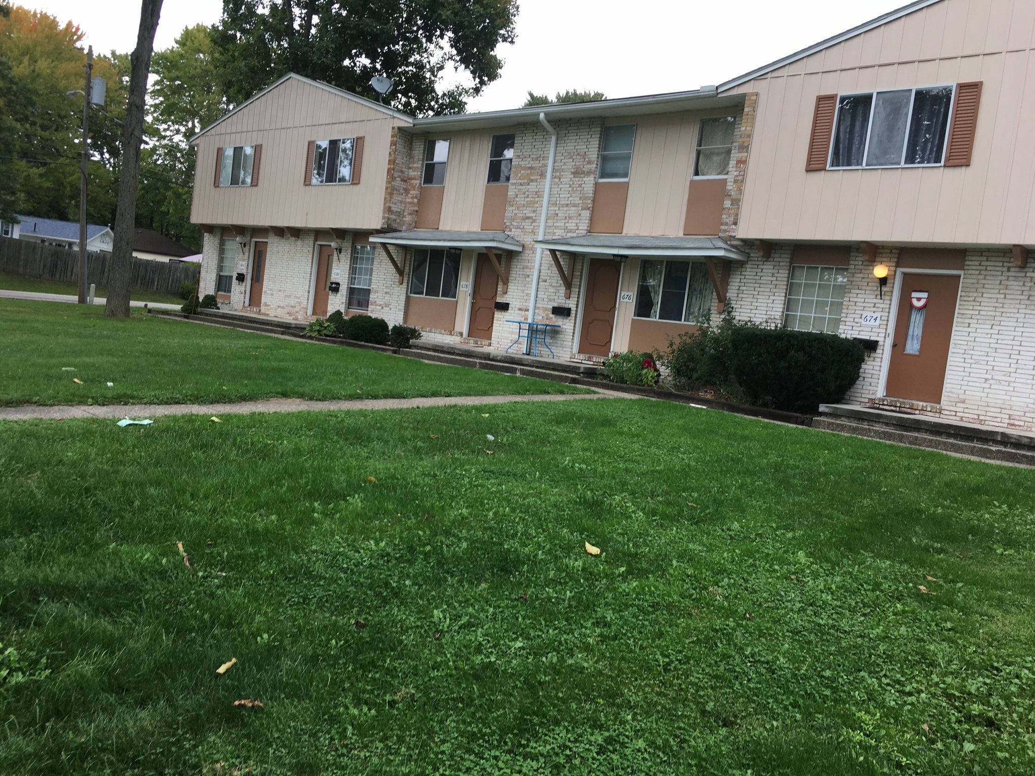 CUYAHOGA FALLS Townhome: 682 Loomis Ave