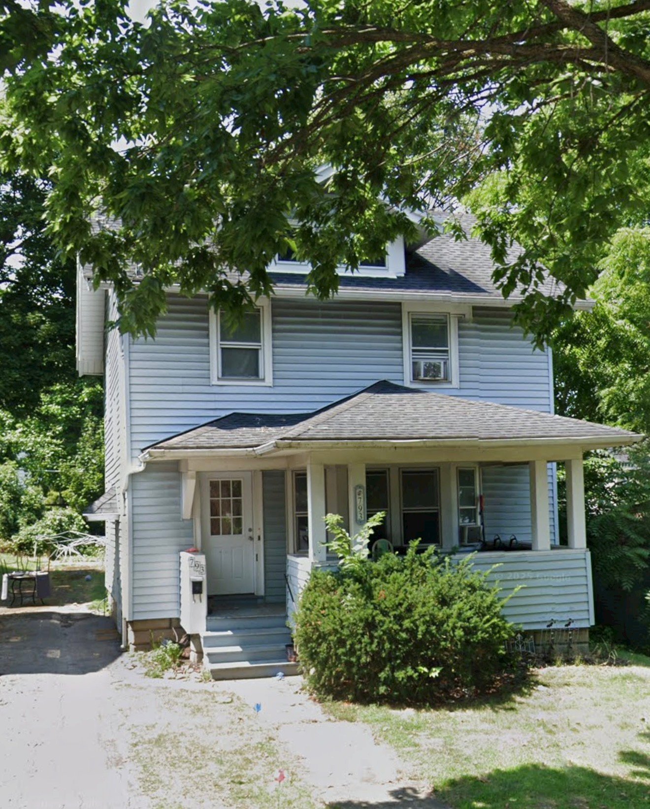 Rochester House: 793 Woodbine Ave