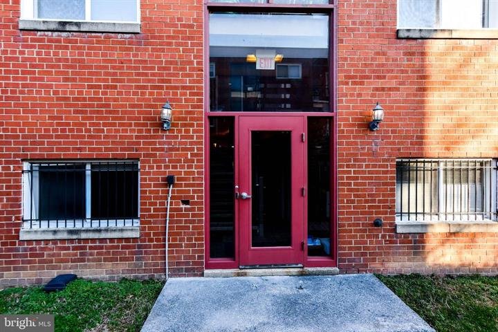 Washington Condo: 1386 Bryant St NE #304
