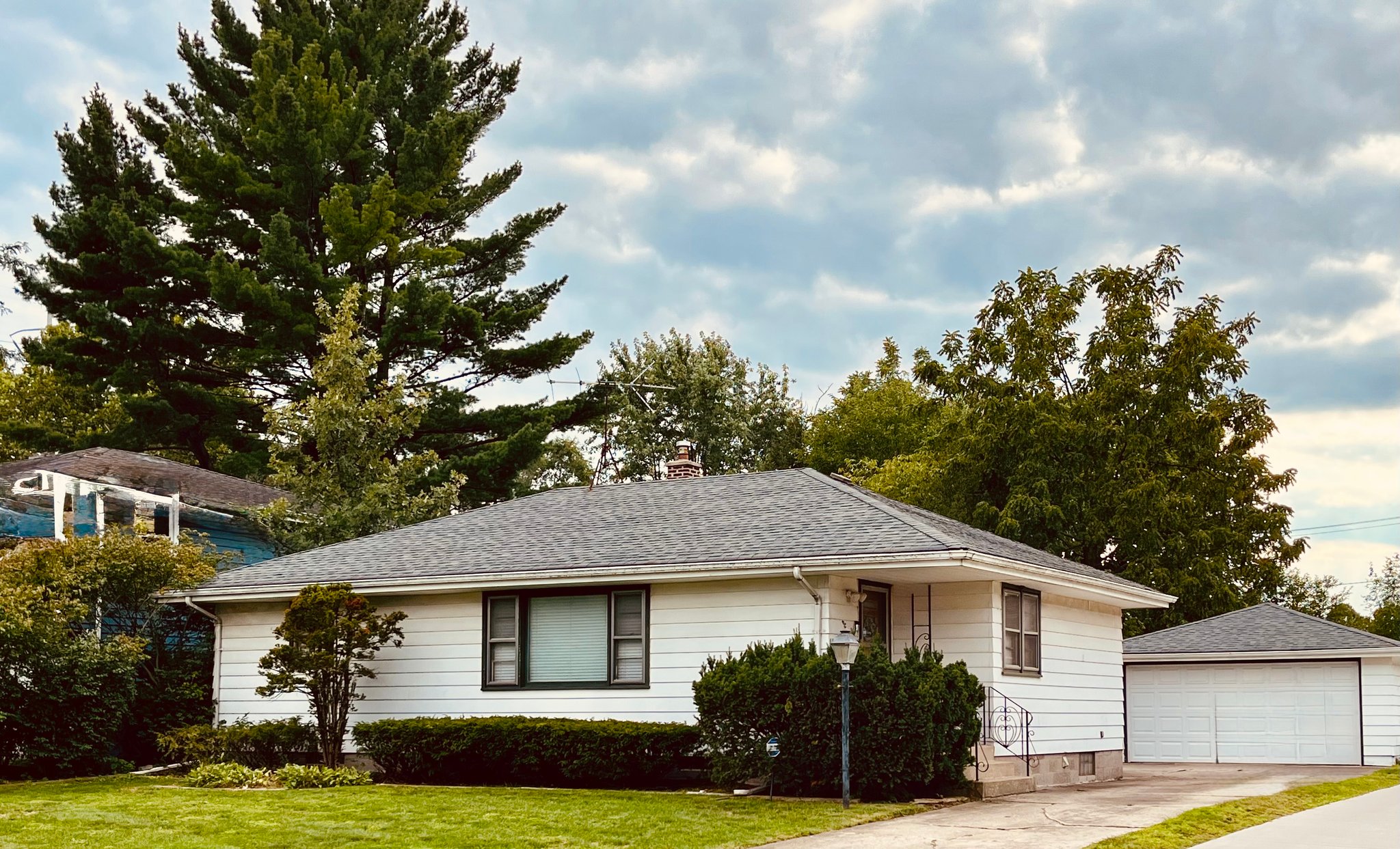 Highland House: 8406 Parrish Ave