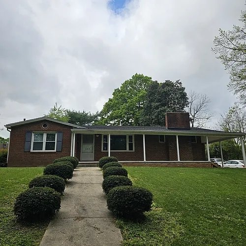Statesville House: 548 Greenway Dr