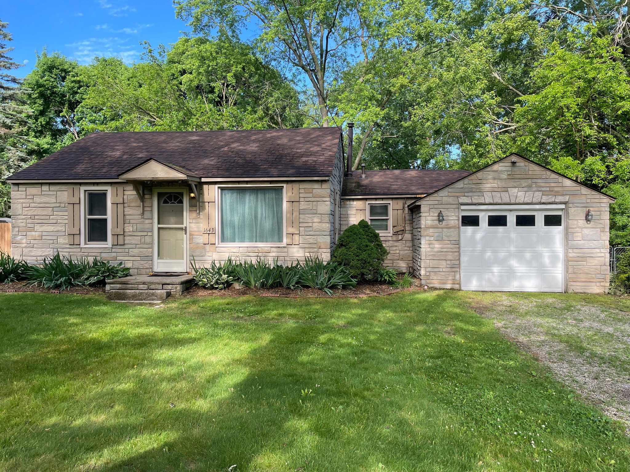 Waterford House: 1643 Alma Ave, Waterford MI