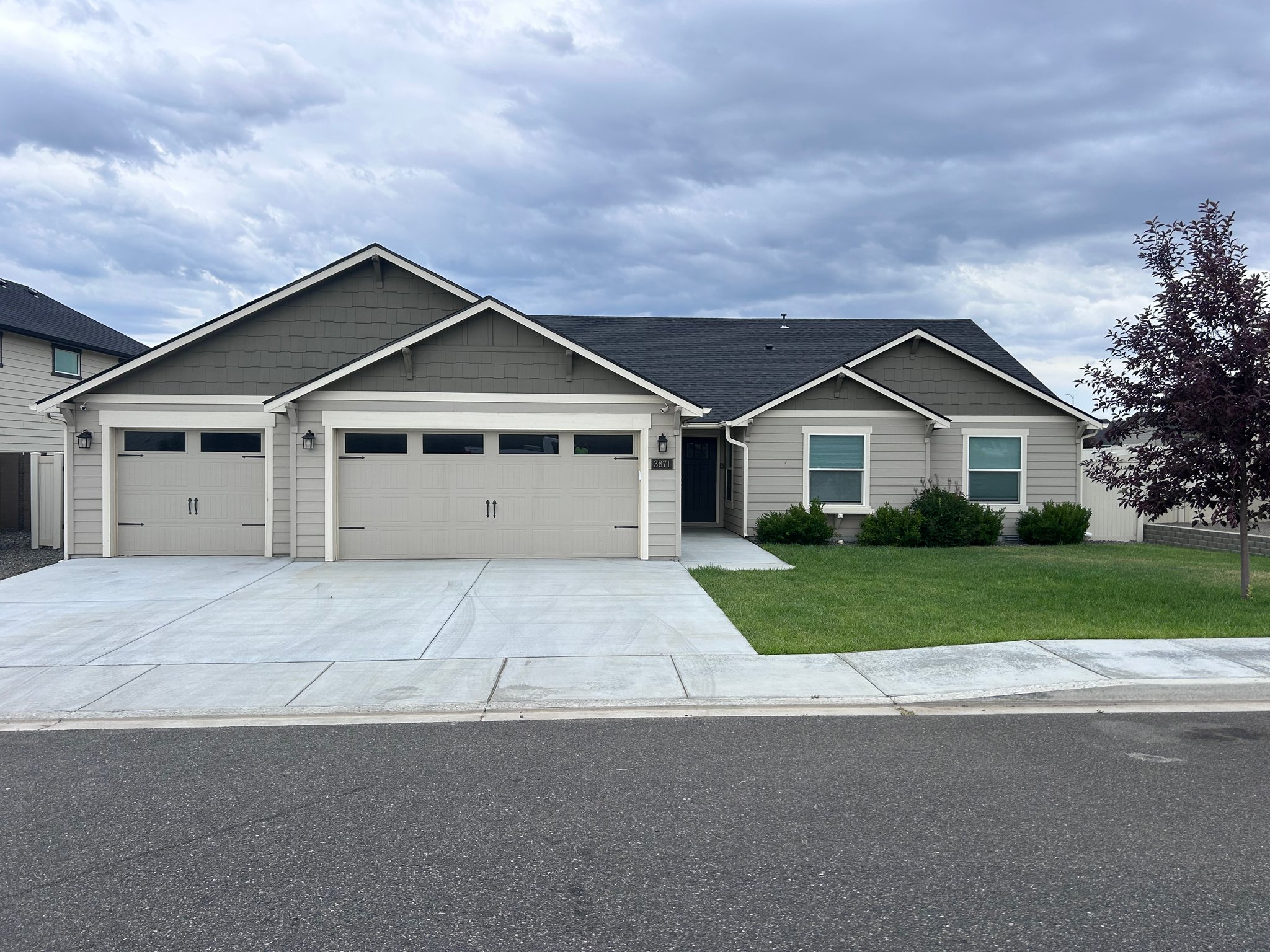 West Richland House: 3871 Webster Ave