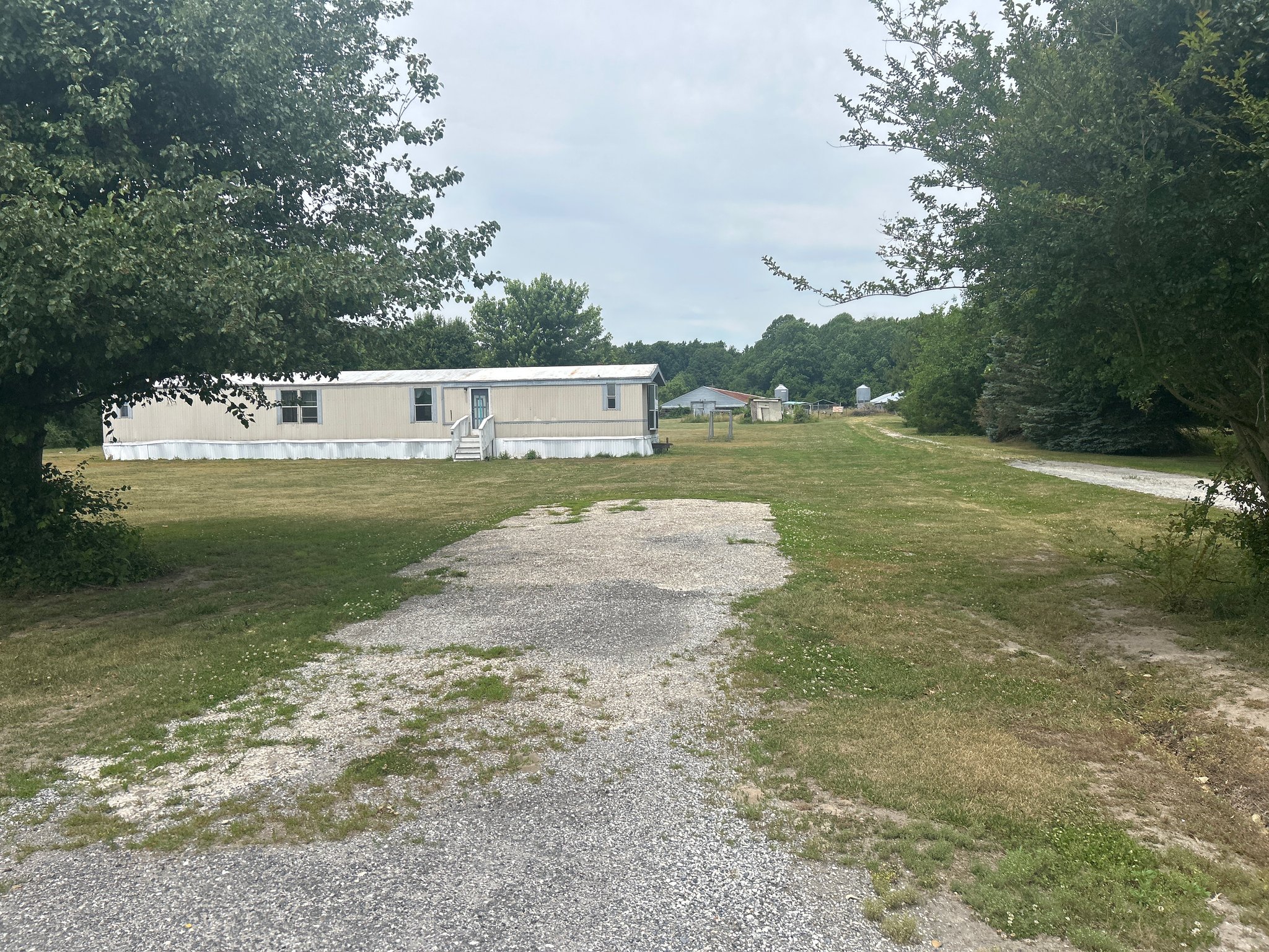Milton House: 27461 Martins Farm Rd
