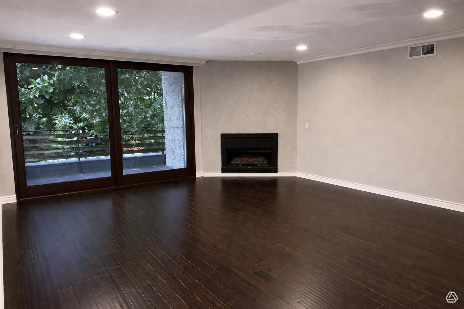 Los Angeles Condo: 11706 Montana Ave.