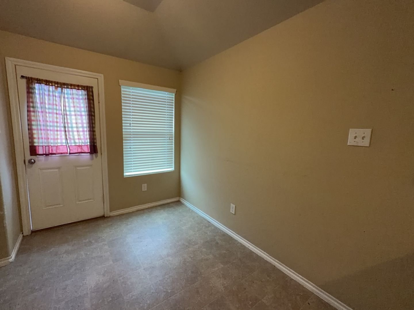 Conroe House: 817 Lovebug Ln