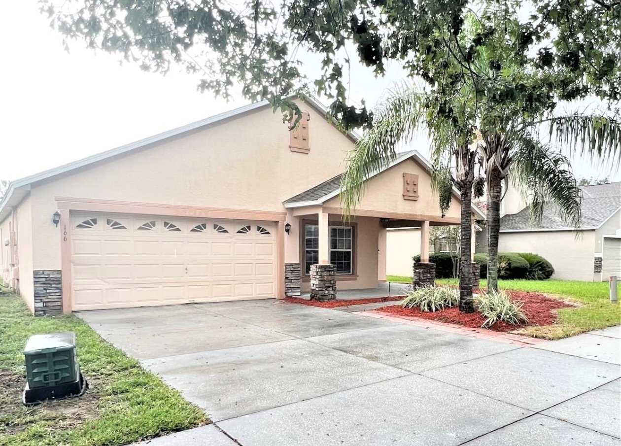 Groveland Townhome: 166 Dakota Ave