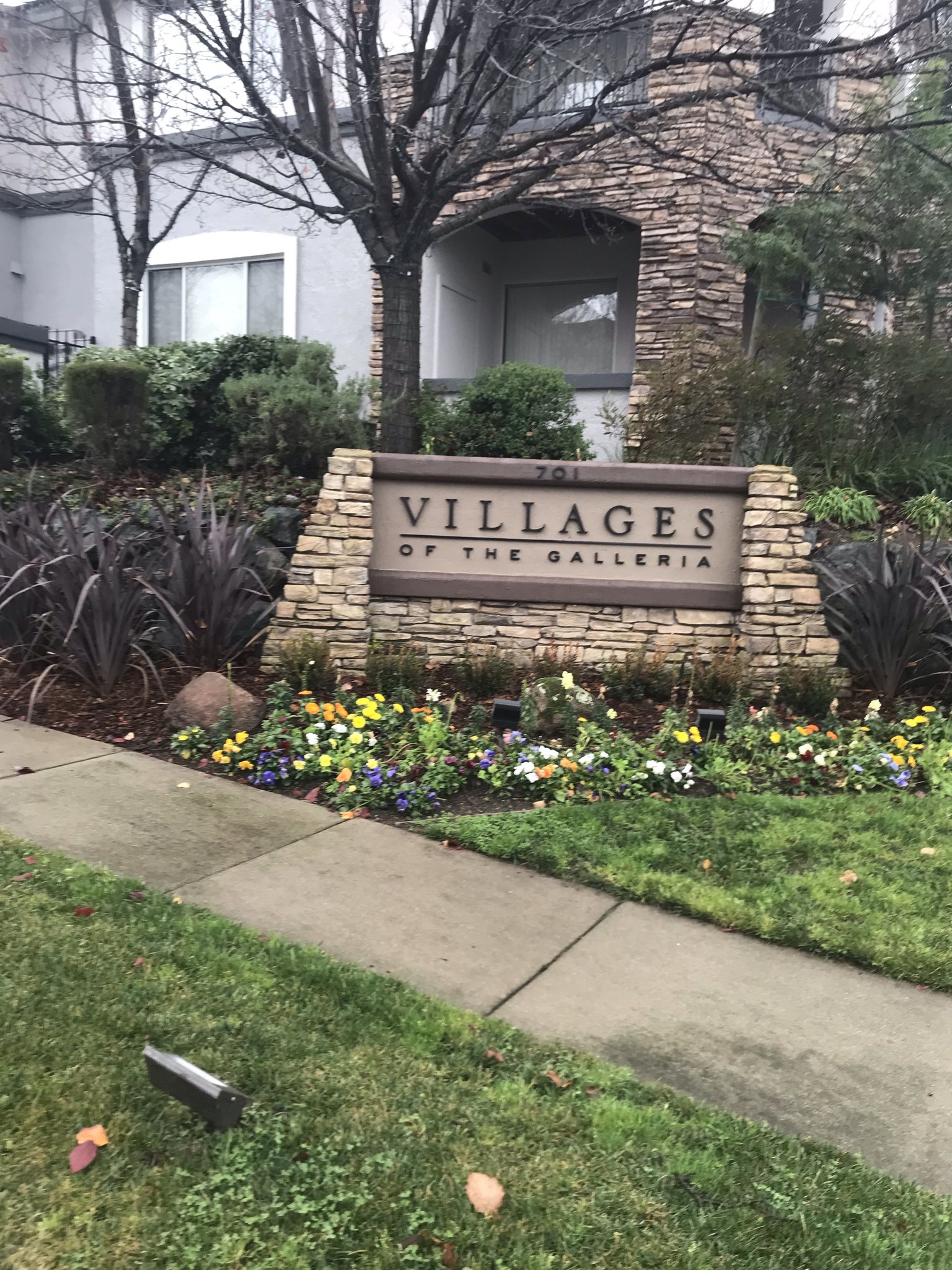 Roseville Condo: 701 Gibson Dr