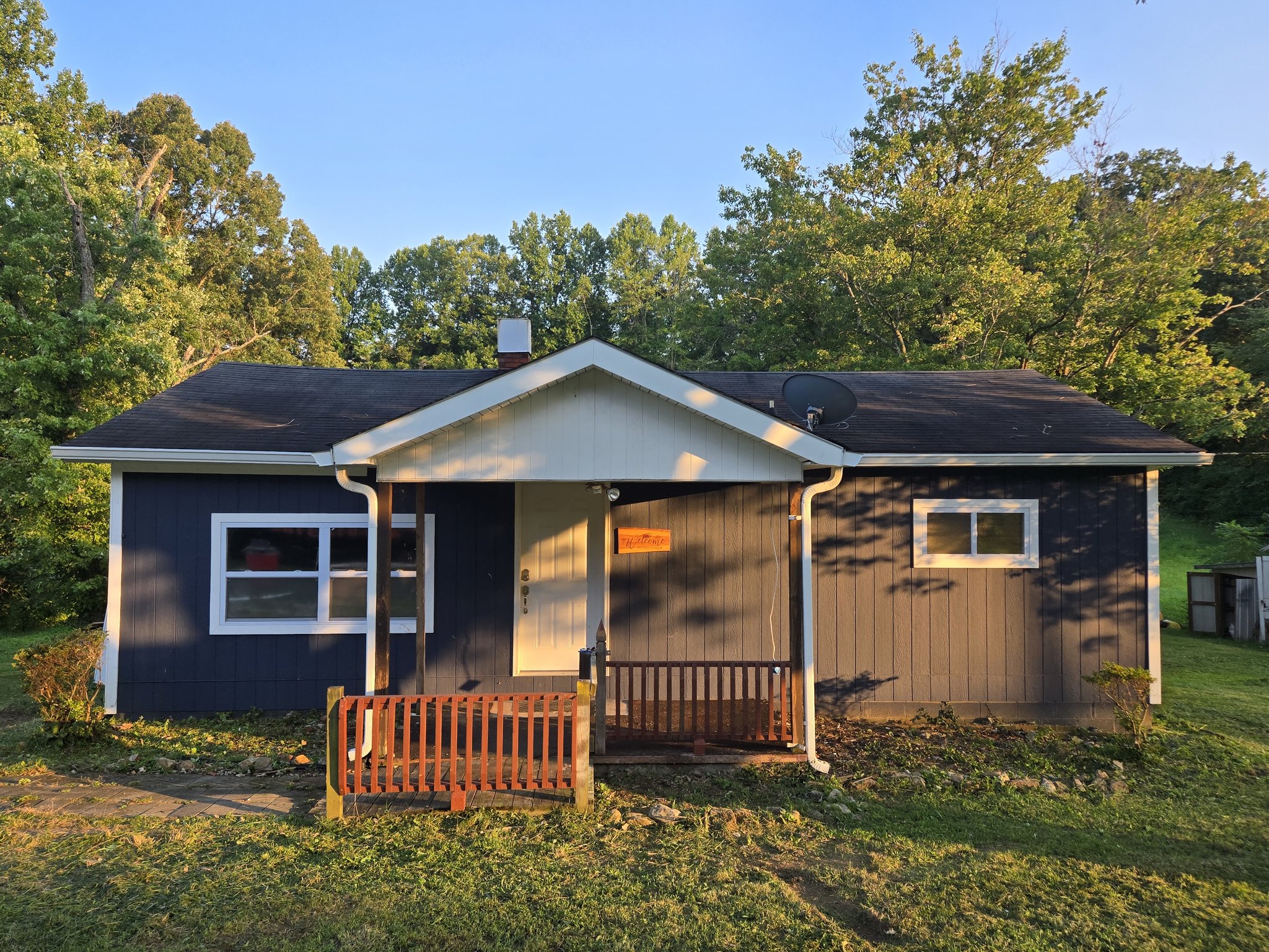New Tazewell House: 272 Loop Hollow Rd