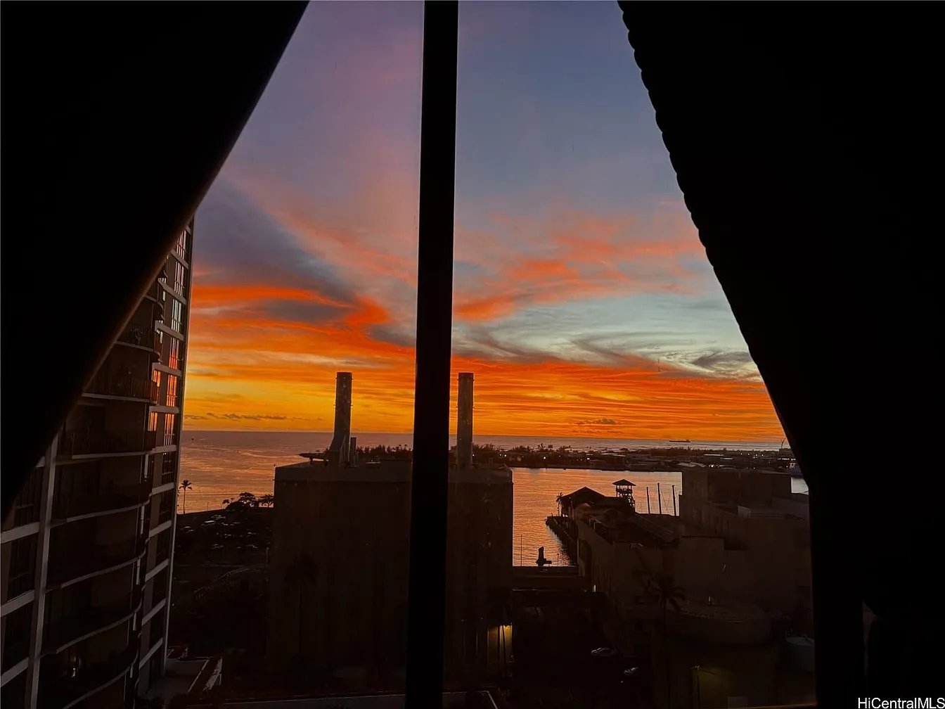 Honolulu Single Room: 225 Queen Street