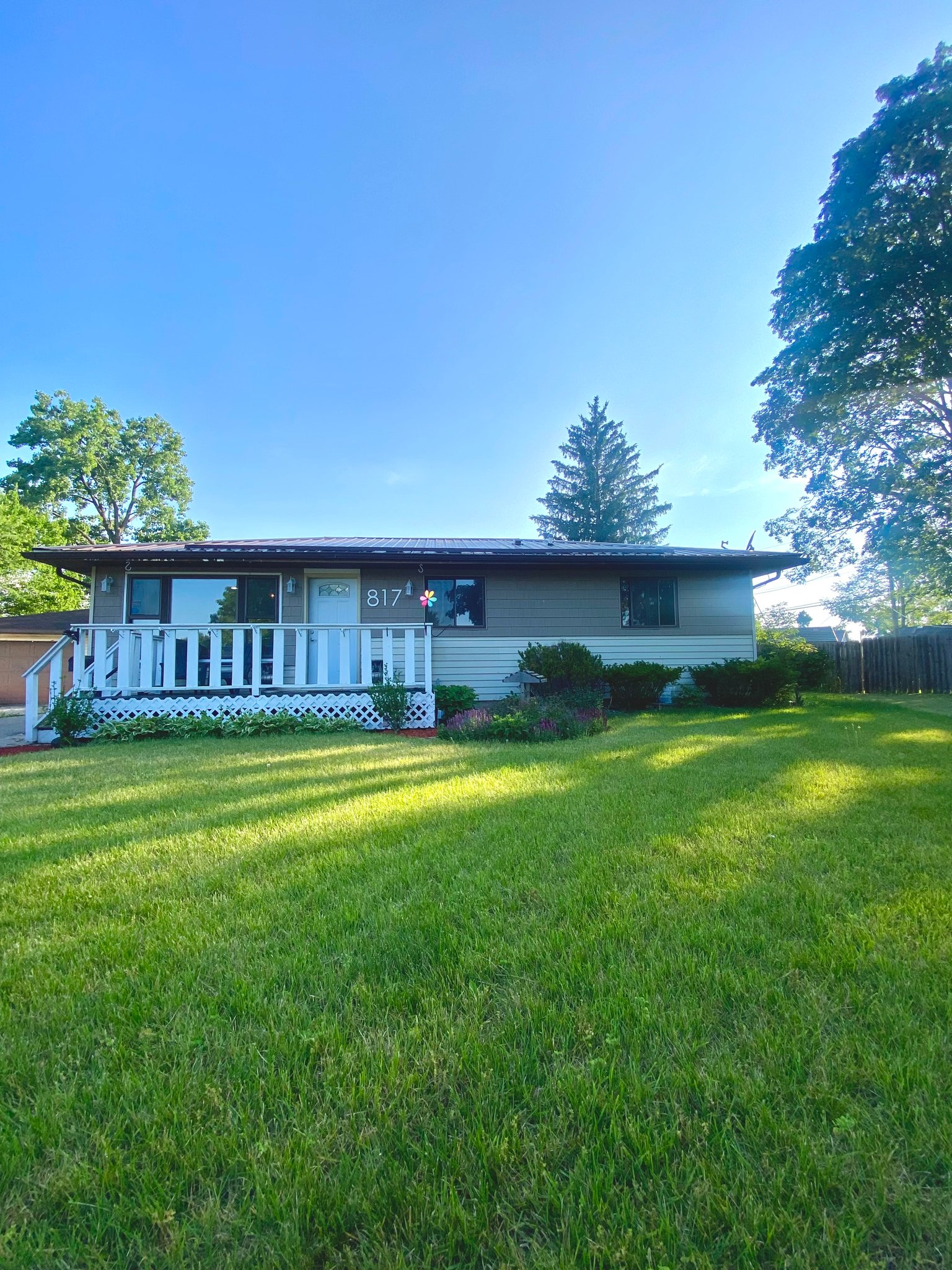 Elkhart House: 817 Hiawatha Dr