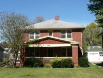 Decatur House: 956 E Cantrell St
