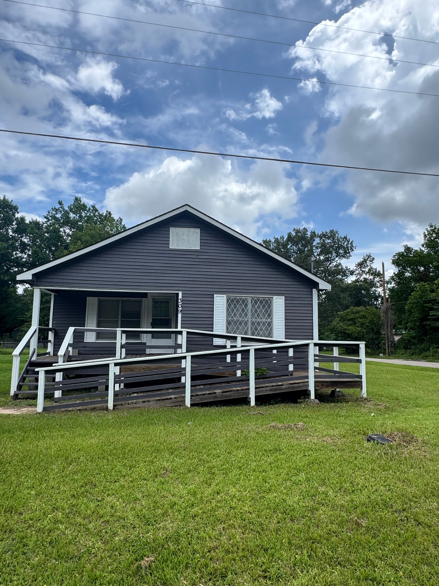 Cleveland House: 309 J Johnson