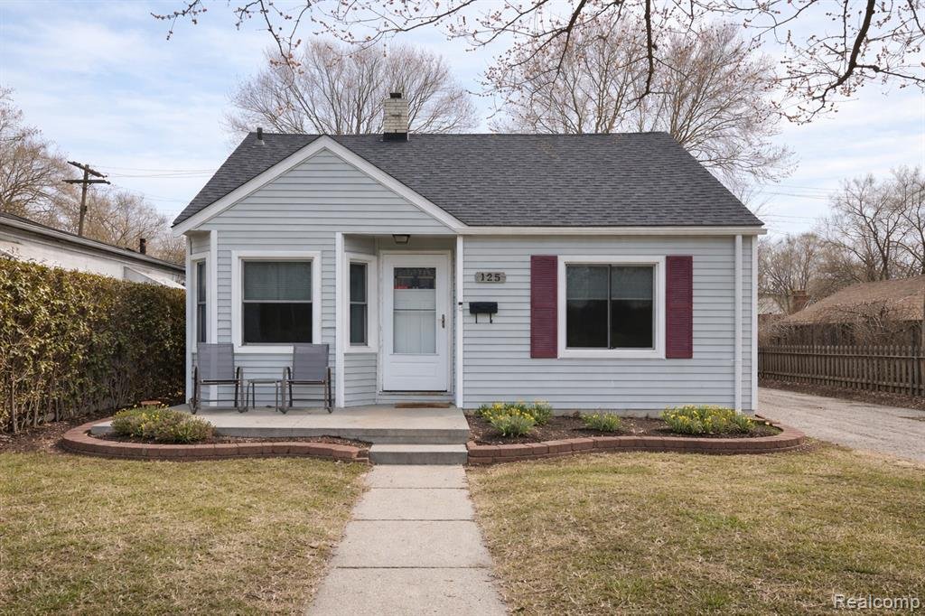 Royal Oak House: 125 E 13 Mile Rd