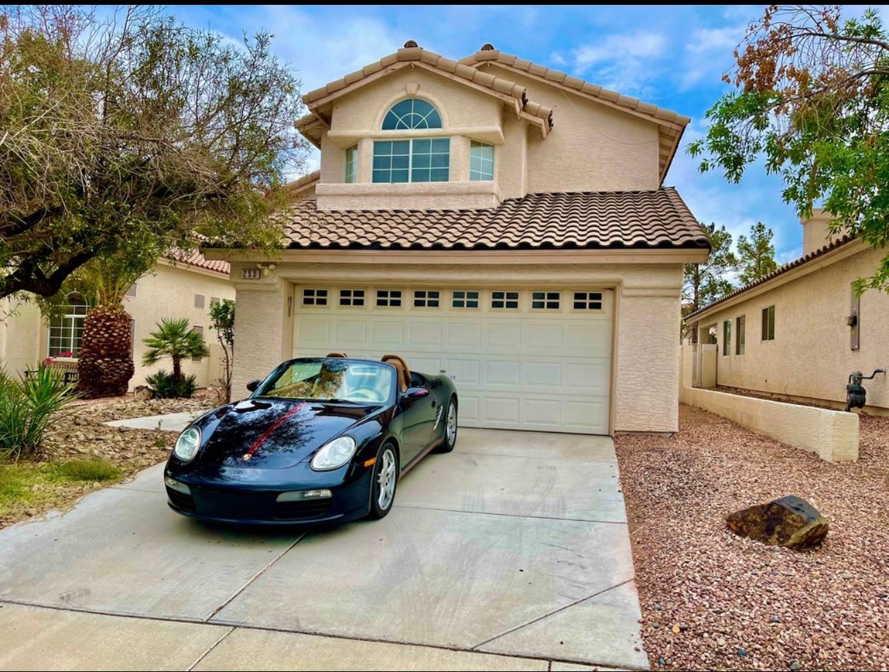 Henderson House: 250 Camelback Ridge Ave