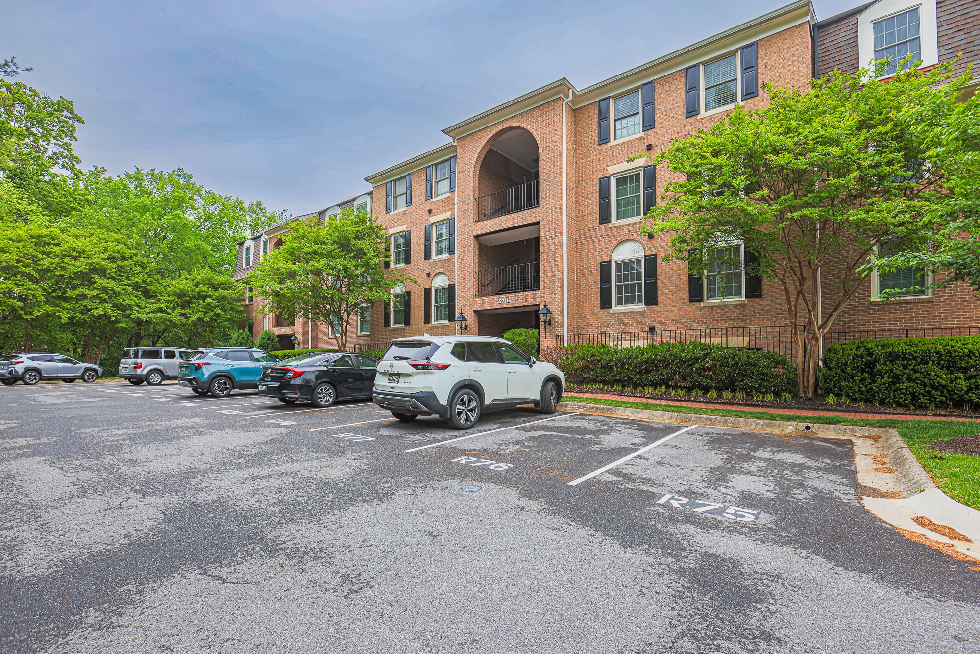 North Bethesda Condo: 5715 Brewer House Cir Apt 201