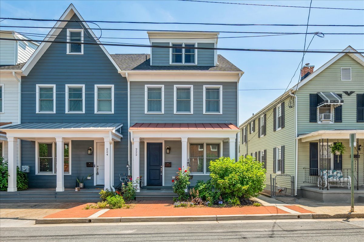 Frederick Townhome: 222 E 6th St