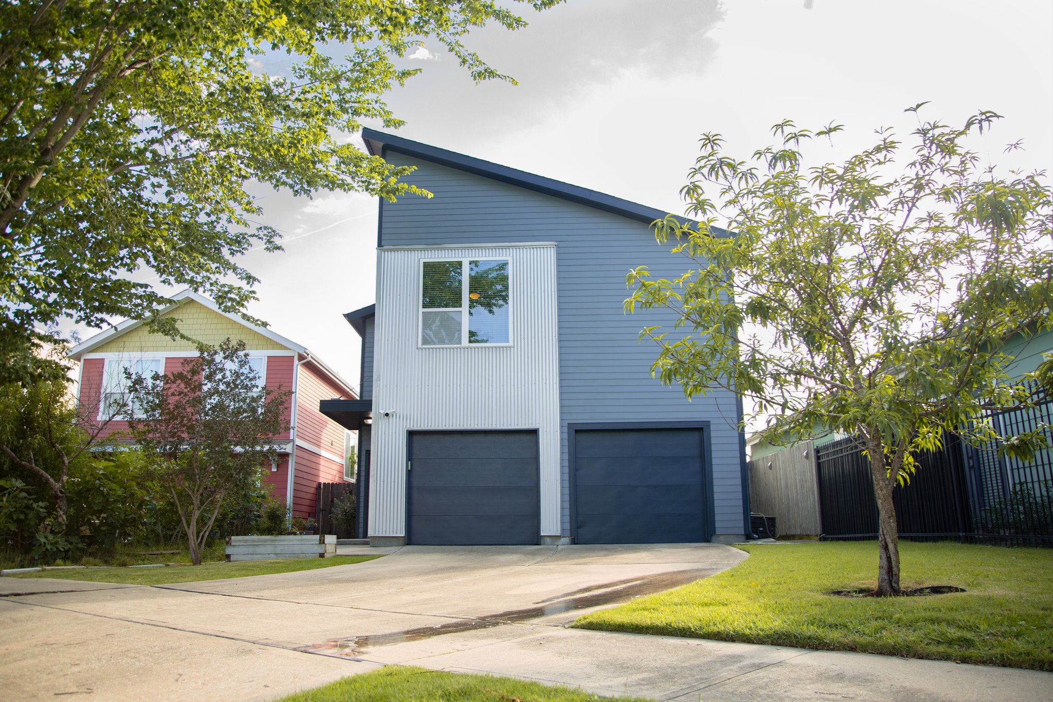 Houston House: 1039 Hillstar St