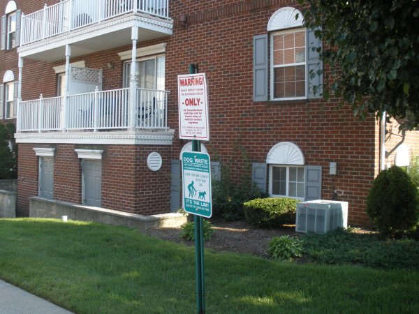 Newark Condo: 274 Matthews Dr
