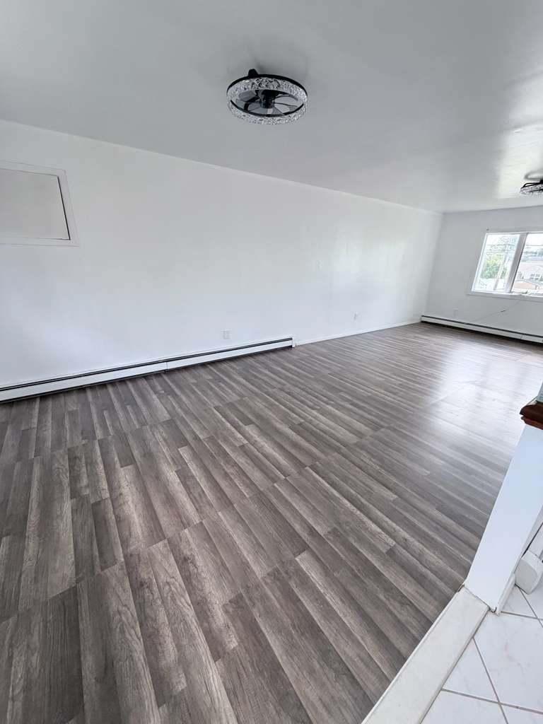 west babylon Apartment: 1115 4th st