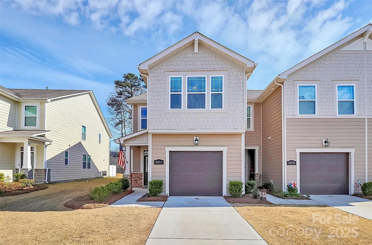 Huntersville House: 16042 Red Buckeye Ln