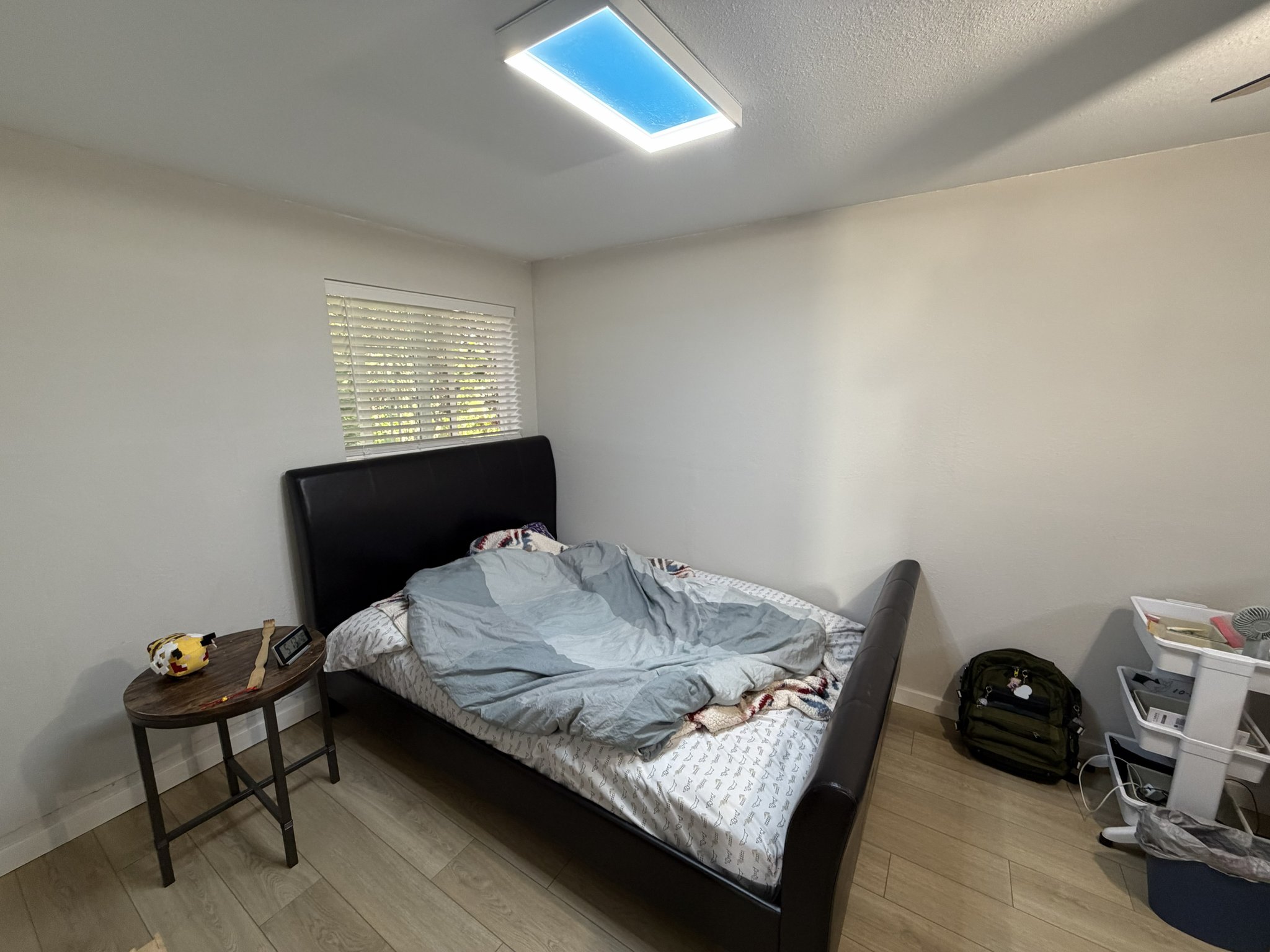 University Place Single Room: 2914 Sunset Drive West