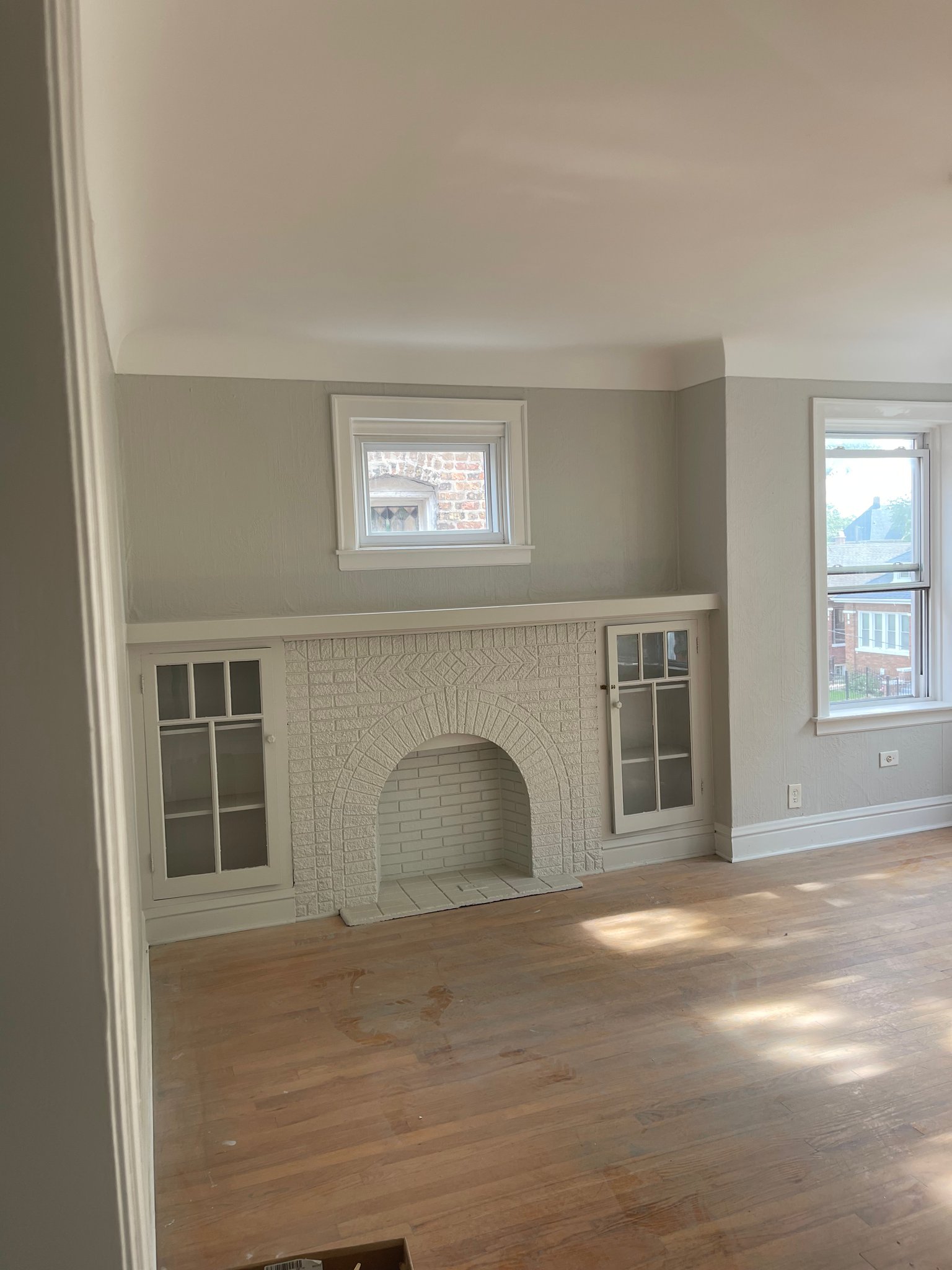 Chicago Apartment: 6323 S Whipple St