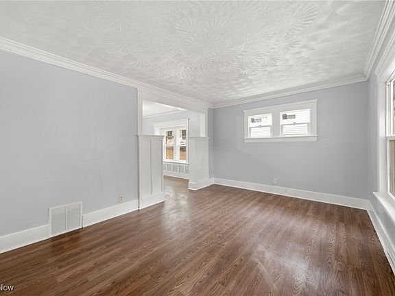 Akron House: 627 Merton Ave