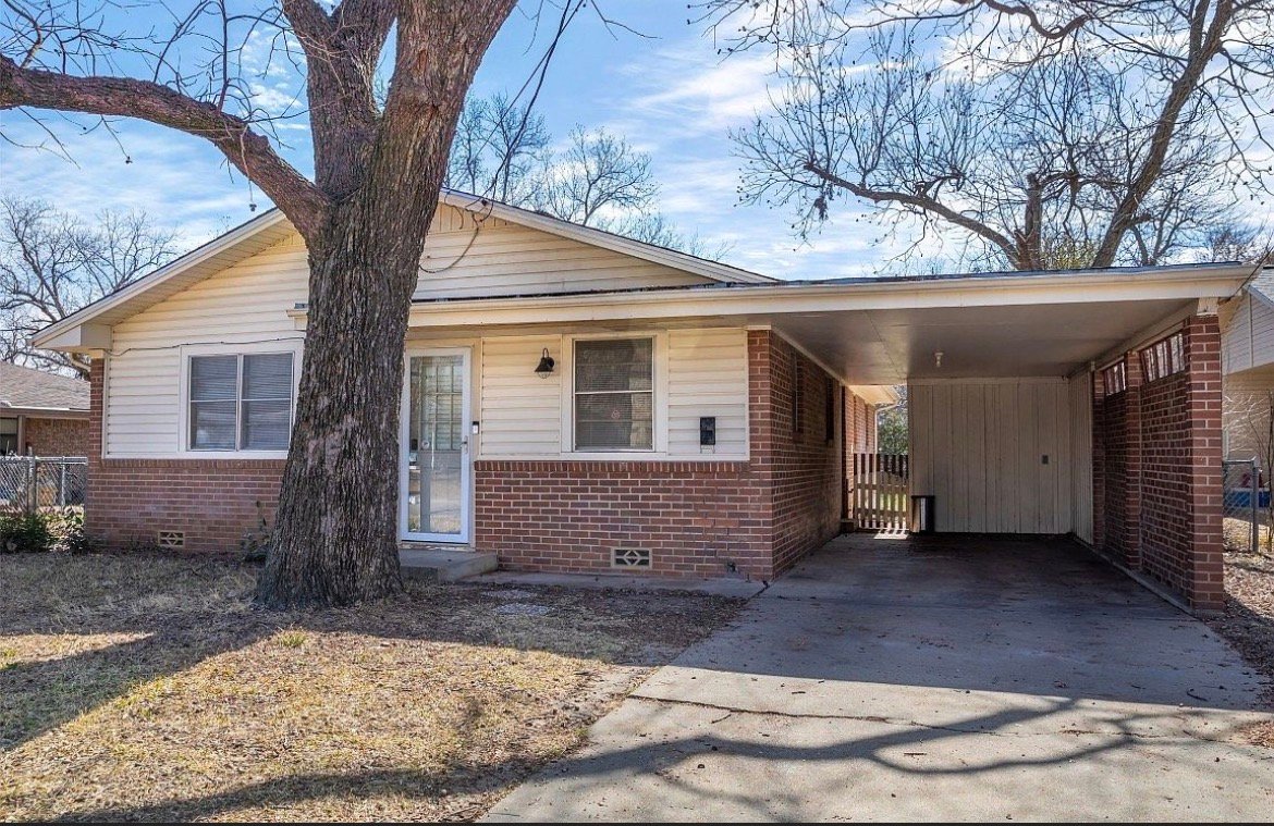 Stephenville House: 924 W Sloan St
