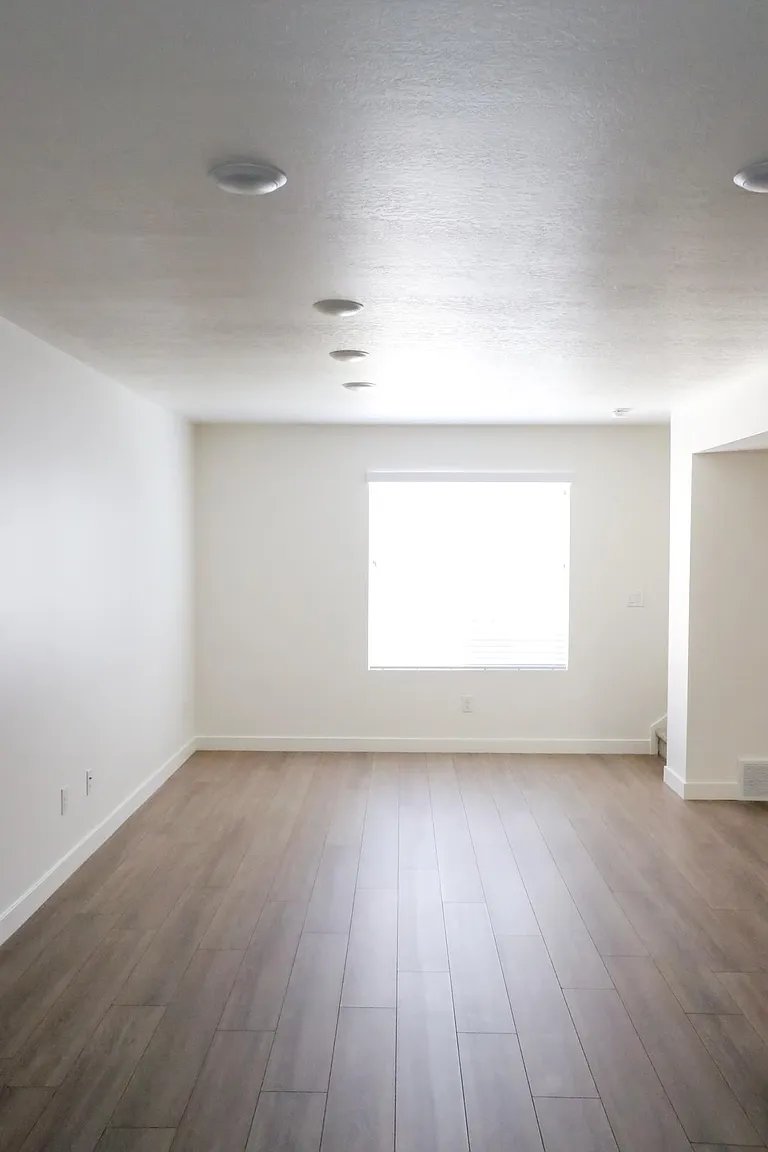 Clearfield Townhome: 84 E 200 S