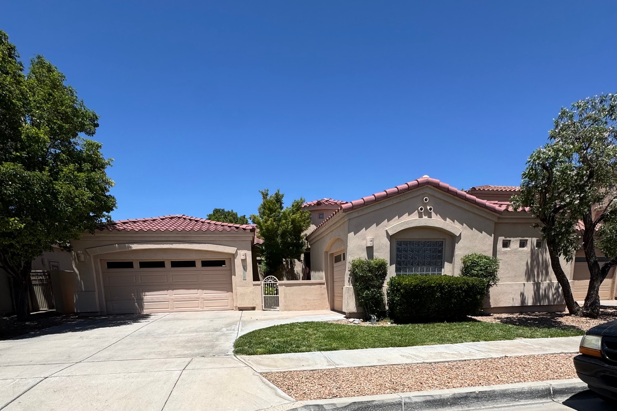 Albuquerque House: 5215 Old Adobe Trl NW